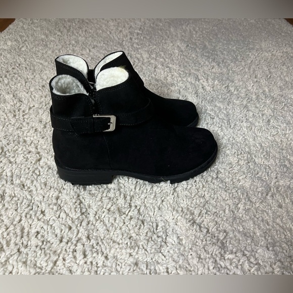 Kids Size 3 Justice Black Fleece Ankle Boots NWT - Picture 1 of 10